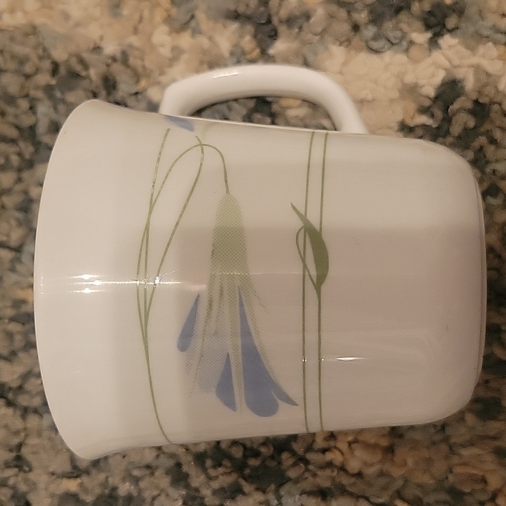 Set of 8 Corelle Corning "Blue Wreath"Coffee Cups RETIRED 9 oz. Price Is For All